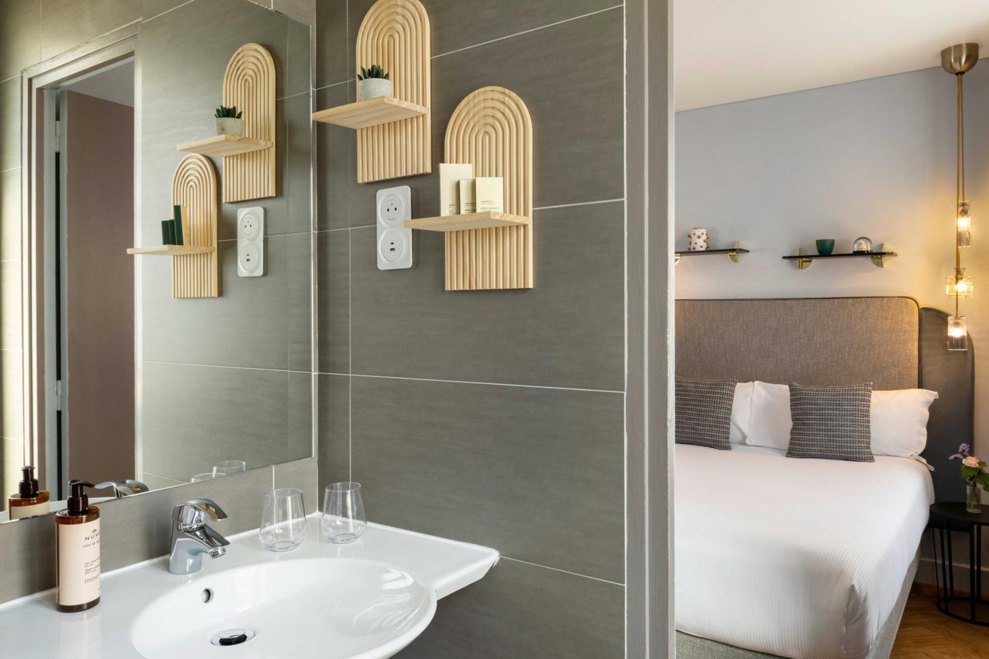 Hotel Eiffel Saint Charles Paris