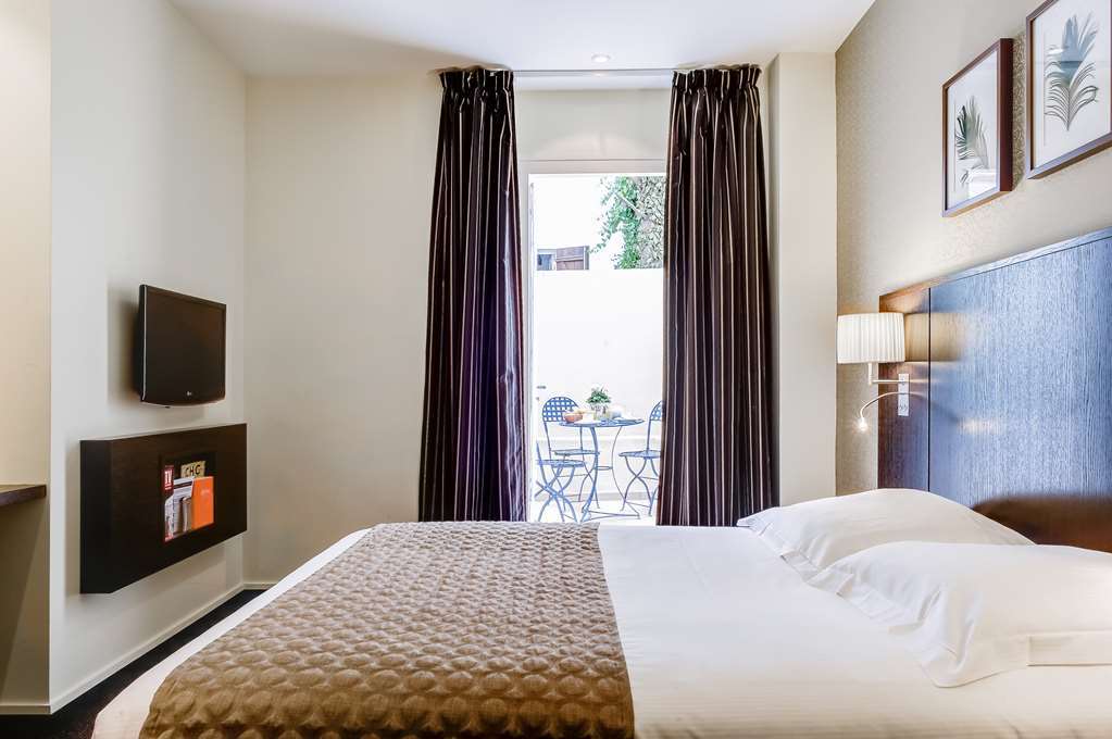 Eiffel Saint Charles Hotel 3*