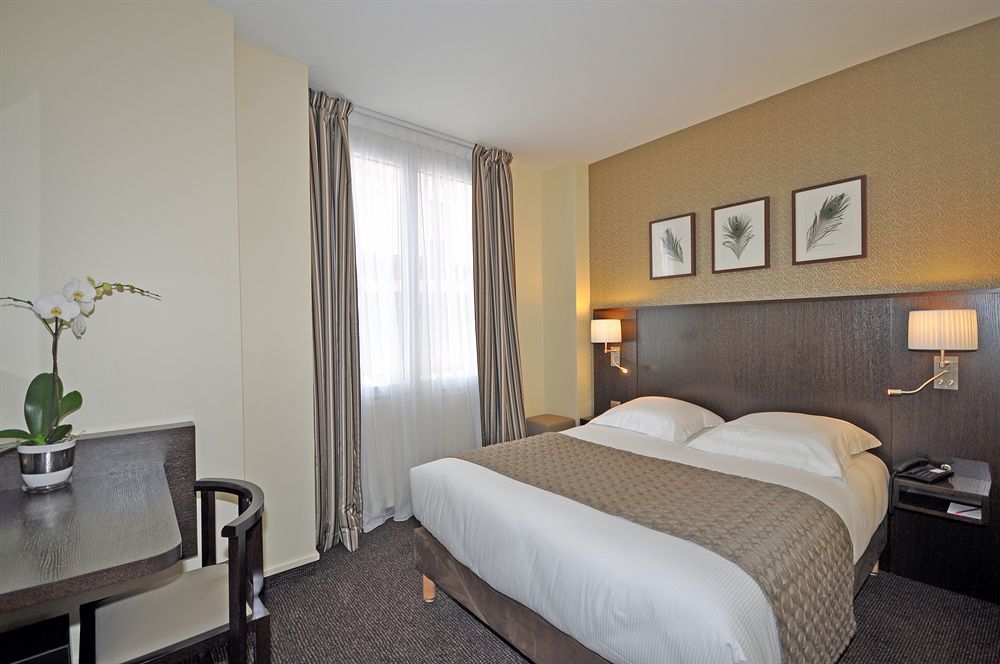 Eiffel Saint Charles Hotel Paris