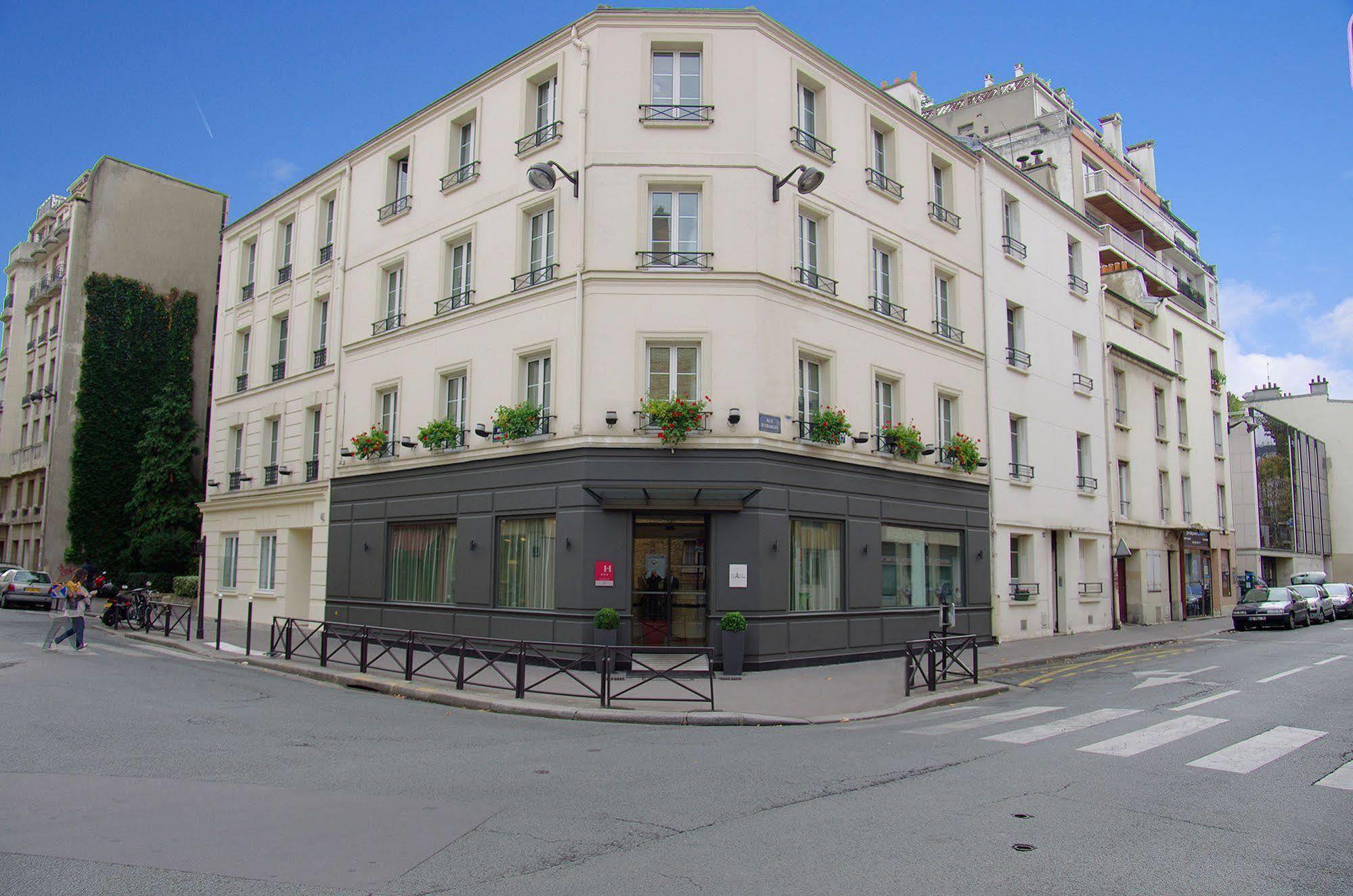 Eiffel Saint Charles Hotel Paris